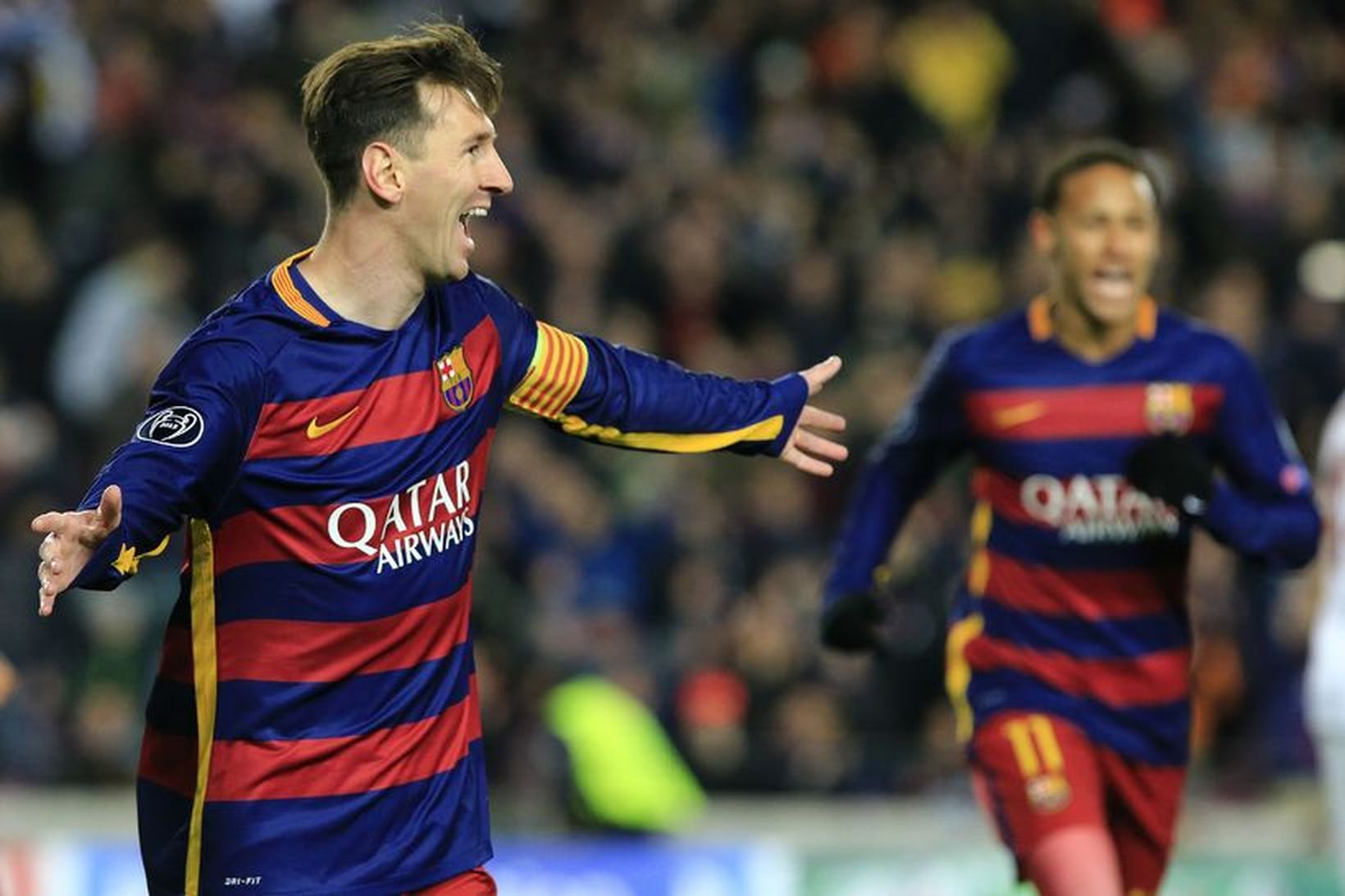 Lionel Messi fagnar marki sínu í kvöld.