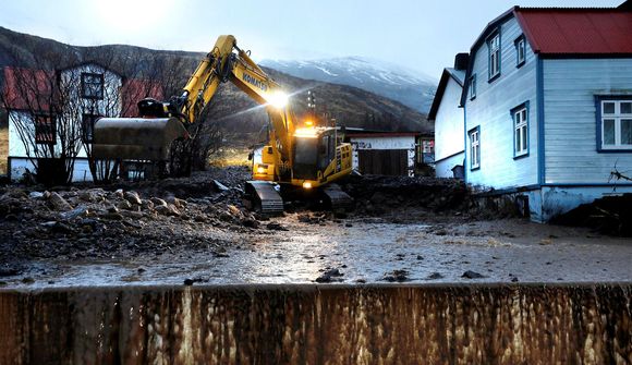 Hætt að rigna en enn skriðuhætta