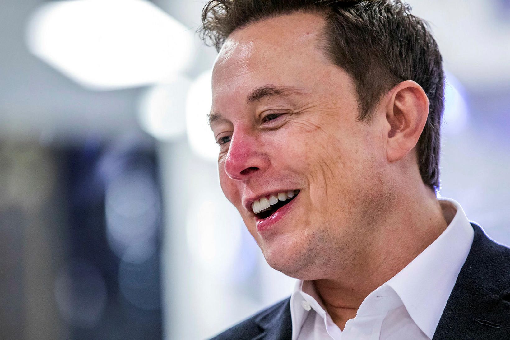 Elon Musk segist ekki hafa farið í trekant.