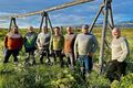 Í Hrísey Prjónakarlarnir í nýju peysunum, frá vinstri: Narfi Freyr Narfason, Noël Legatelois, Almar Björnsson, Sigfús Páll Sigfússon, Narfi Björgvinsson, Gestur Leó Gíslason og Guðmundur Stefánsson.
