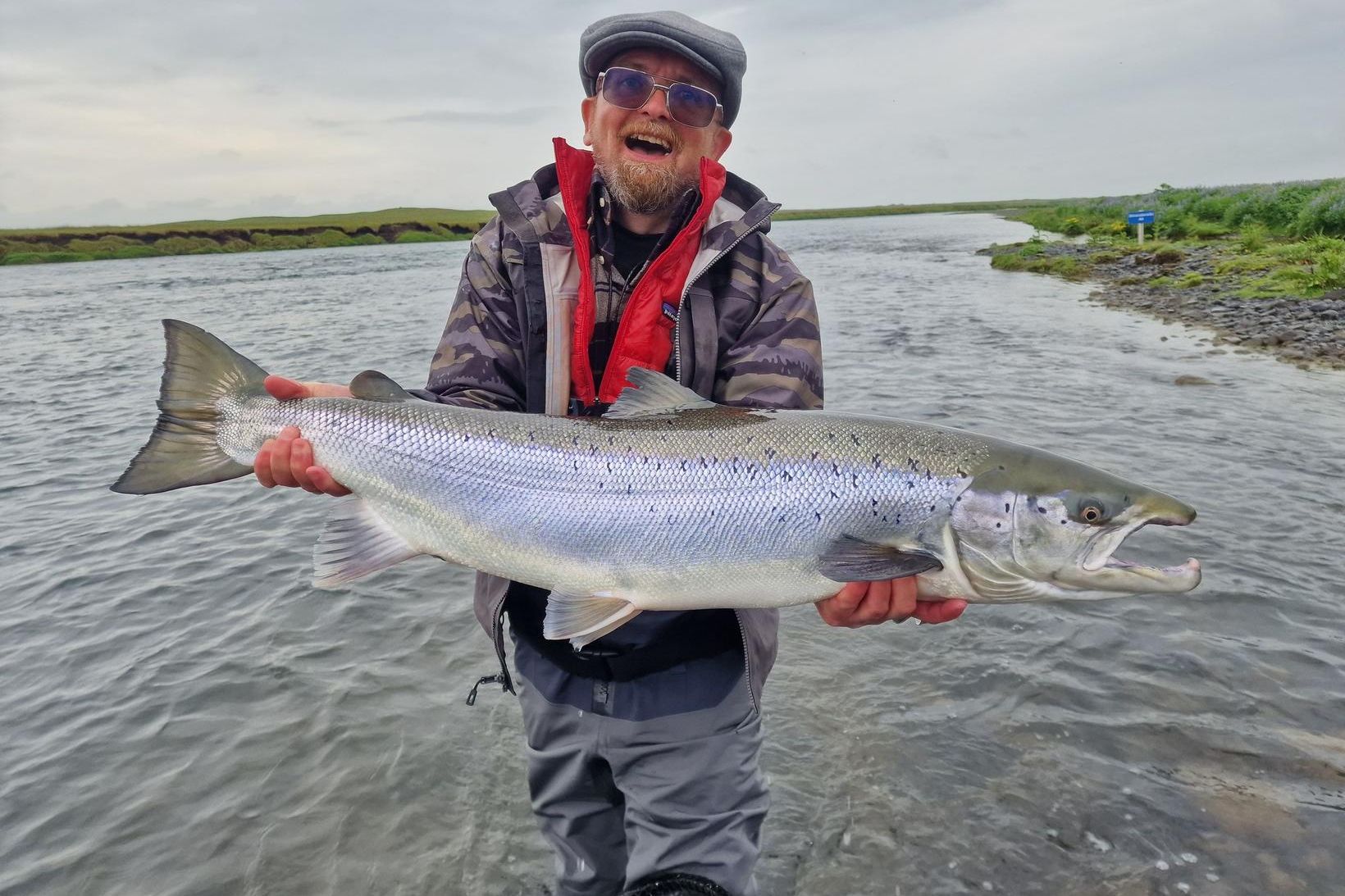 Jóhann Davíð Snorrason með ótrúlega fallegt eintak af stórlaxi. Þessi …