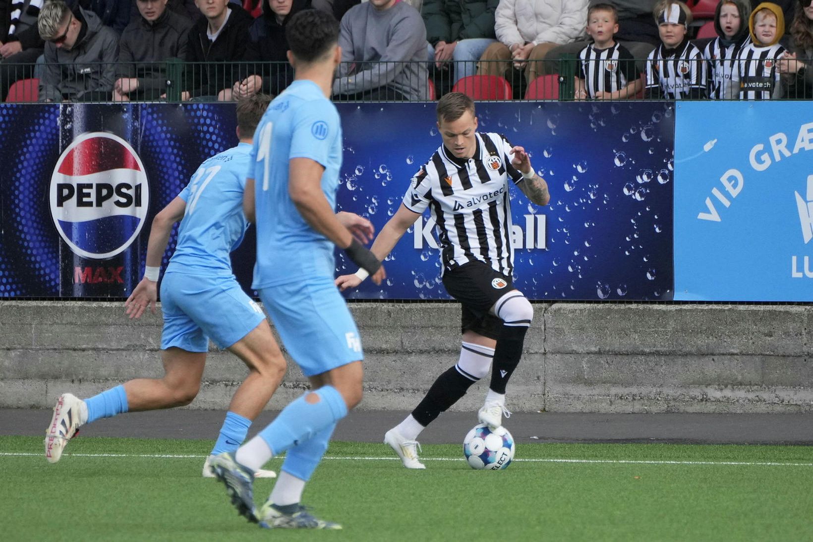 KR – FH kl. 18, bein lýsing