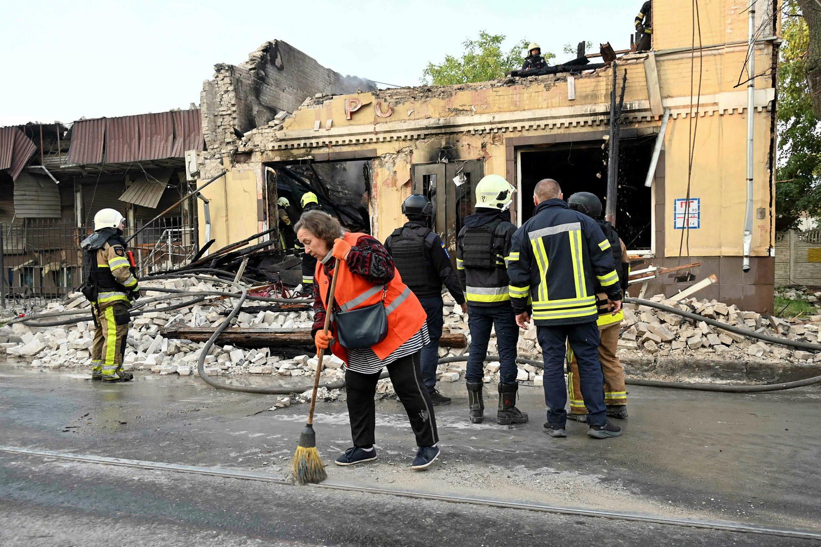 Umtalsverð eyðilegging hefur orðið víðsvegar í Úkraínu í kjölfar innrásar …