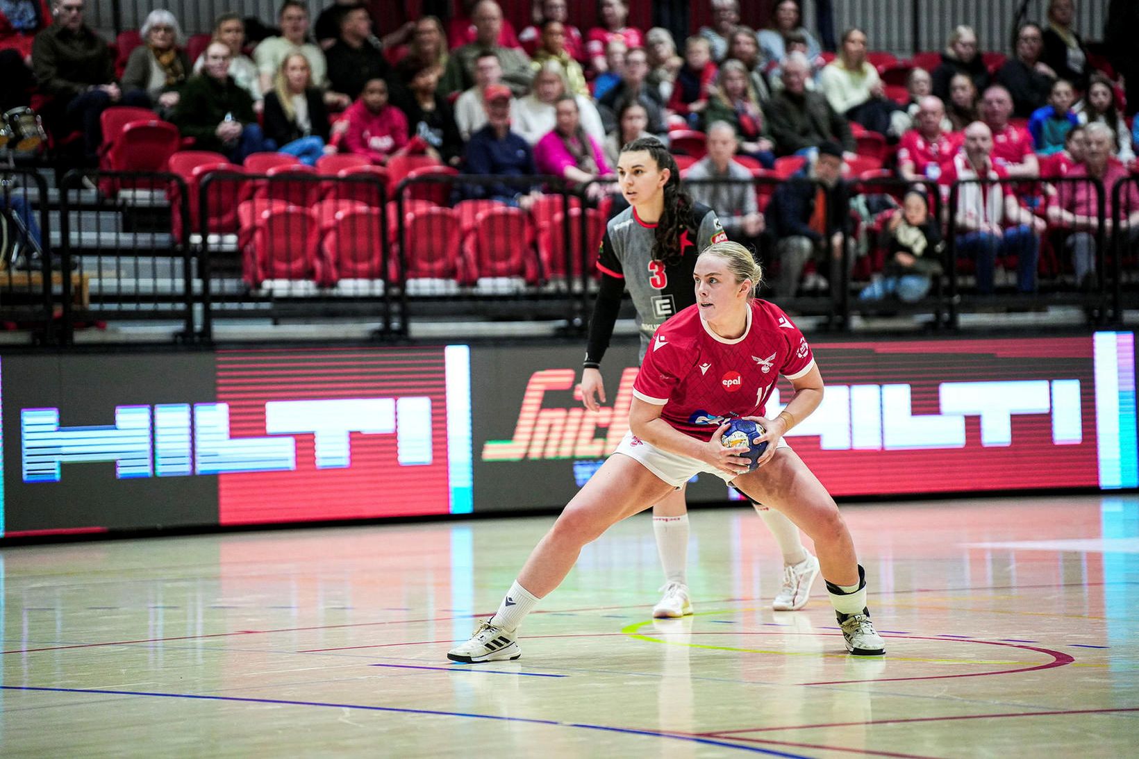 Þórey Anna Ásgeirsdóttir með boltann í dag.