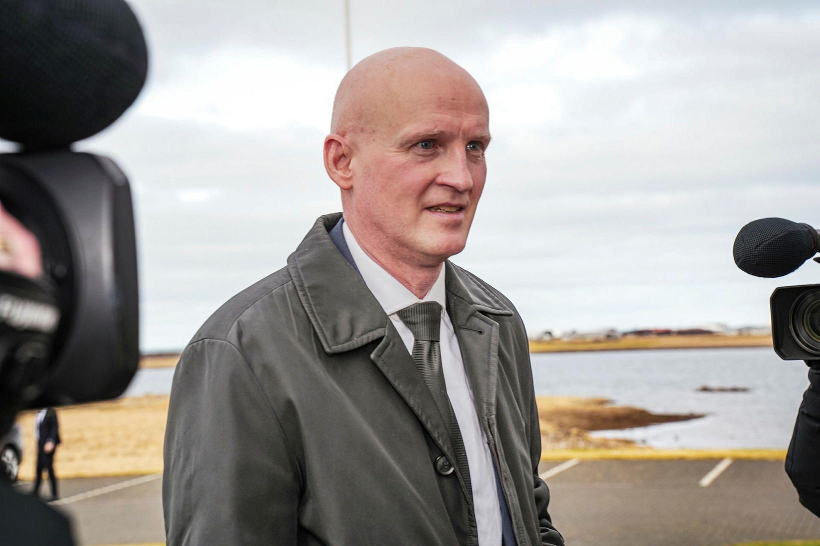 Eyjólfur Ármannsson innviðaráðherra er staddur erlendis.