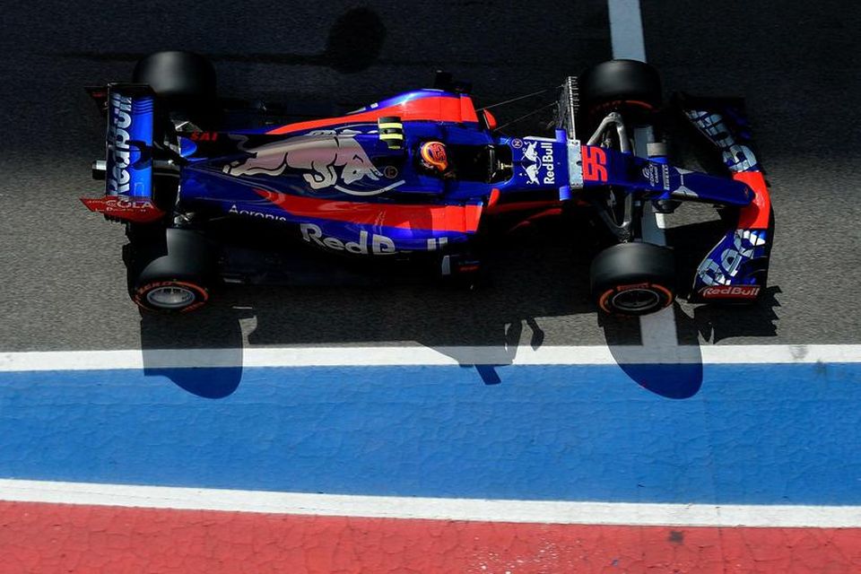 Heimamaðurinn Carlos Sainz á Toro Rosso í Barcelona í morgun.