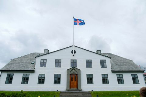 The government is holding a crisis meeting today at Stjórnarráðið.