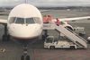 Rýma vél Icelandair eftir óhapp