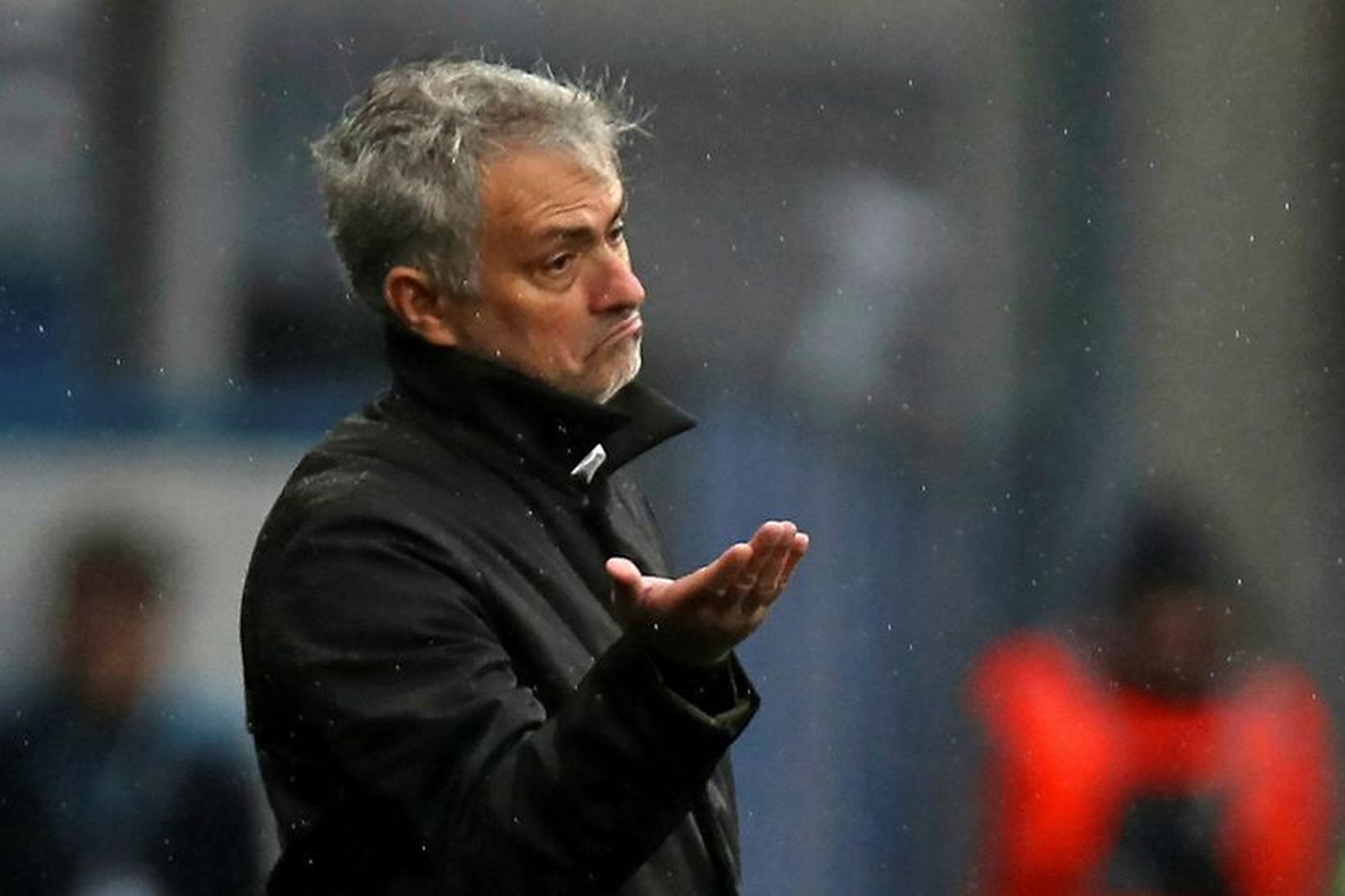 José Mourinho á hliðarlínunni í gær.