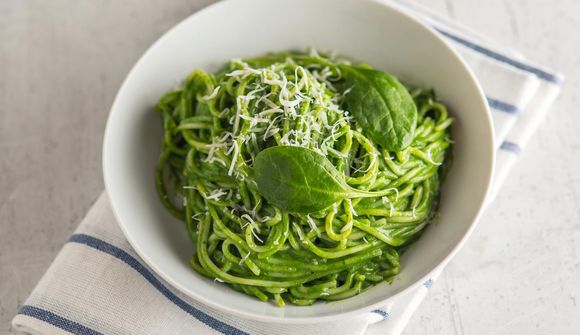 Löðrandi salthnetuspaghettí með heimagerðu pestói 