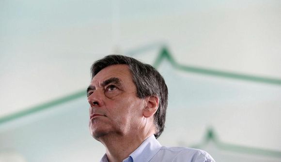 Fylgið hrynur af Fillon