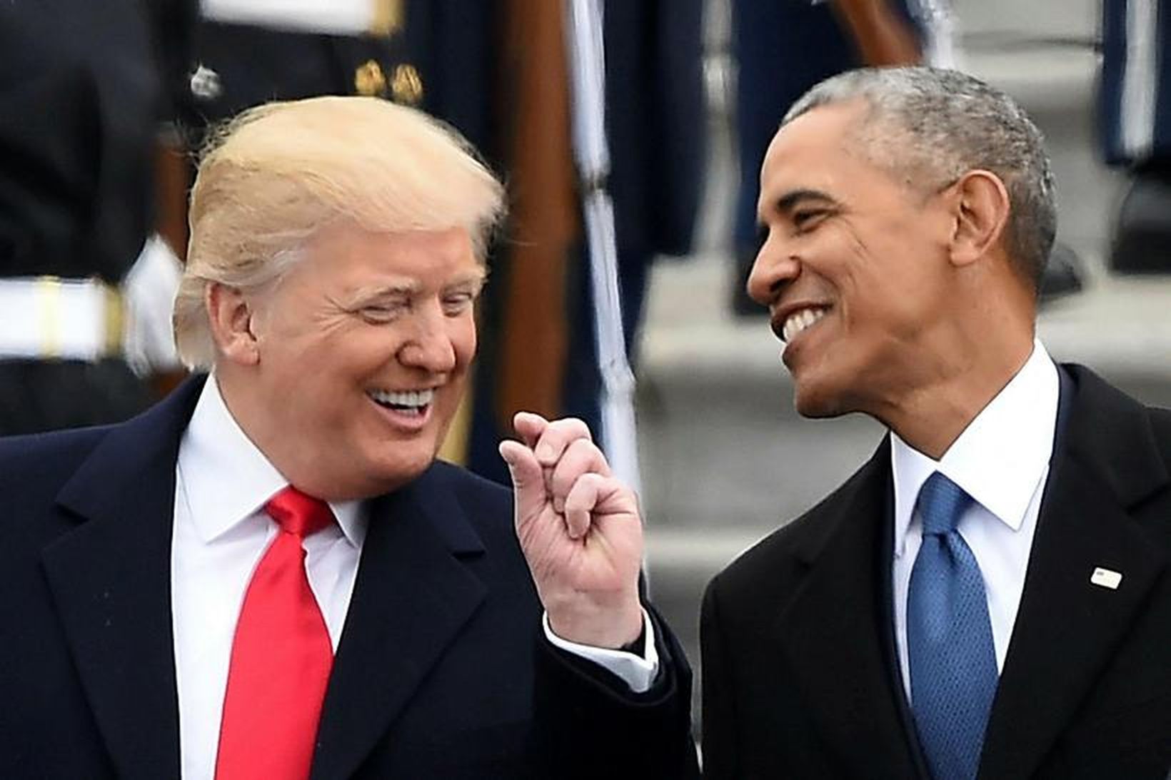 Donald Trump Bandaríkjaforseti og Barack Obama saman á tröppum þinghússins …