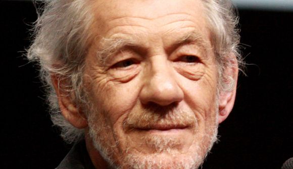 Ian McKellen djammaði með hálfnöktum karlmönnum