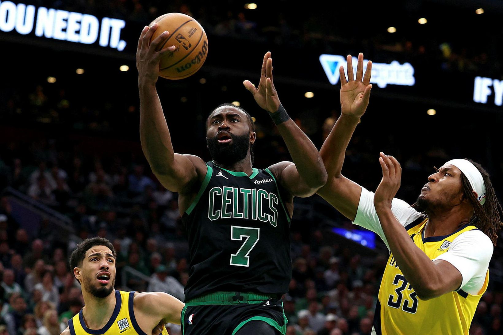 Jaylen Brown gerði 44 stig fyrir Boston í nótt.