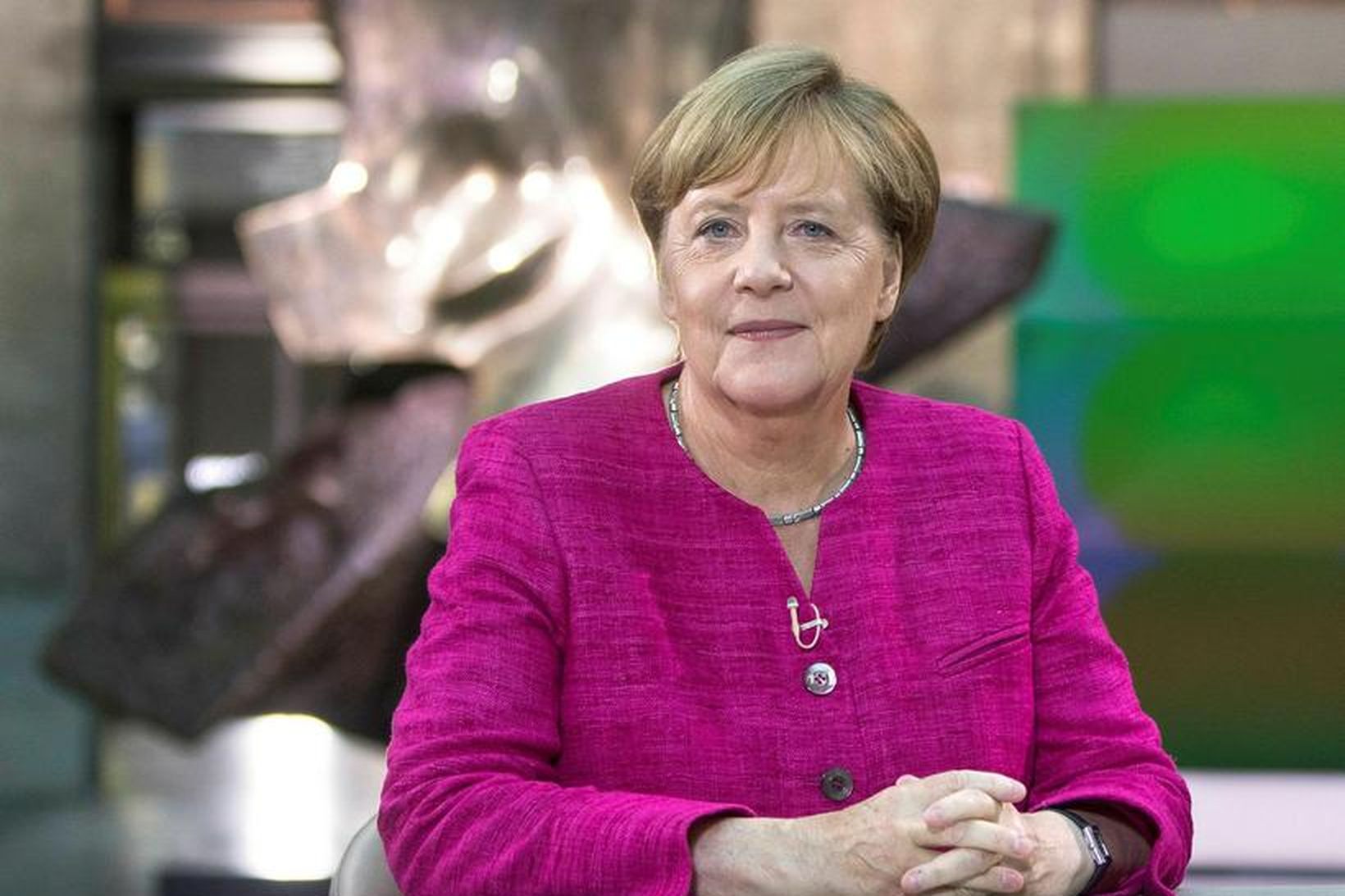 Angela Merkel, kanslari Þýskalands, segist myndu taka sömu ákvarðanir í …