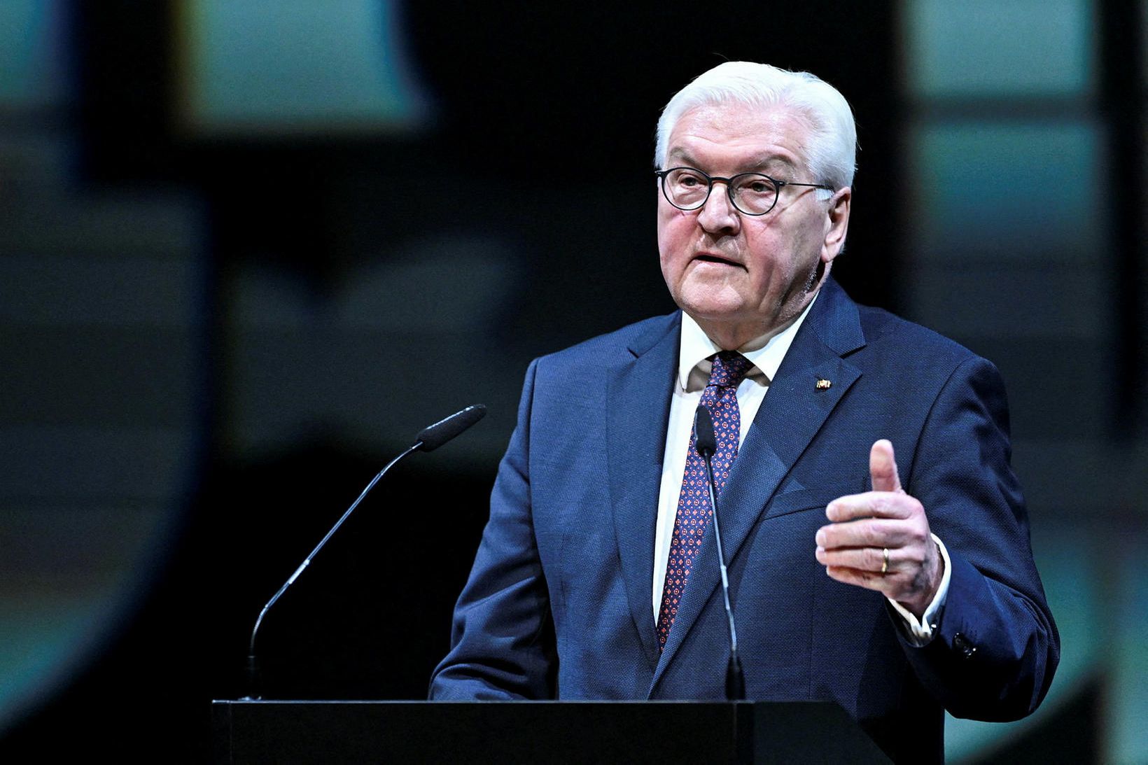 Frank-Walter Steinmeier Þýskalandsforseti flytur ávarp í Chemnitz í austurhluta Þýskalands …