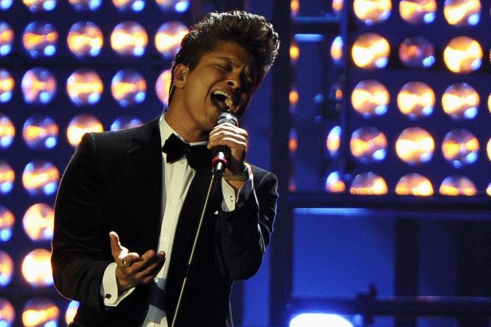 Bruno Mars var verðlaunaður sem besti alþjóðlegi karlsöngvarinn á Brit Awards.