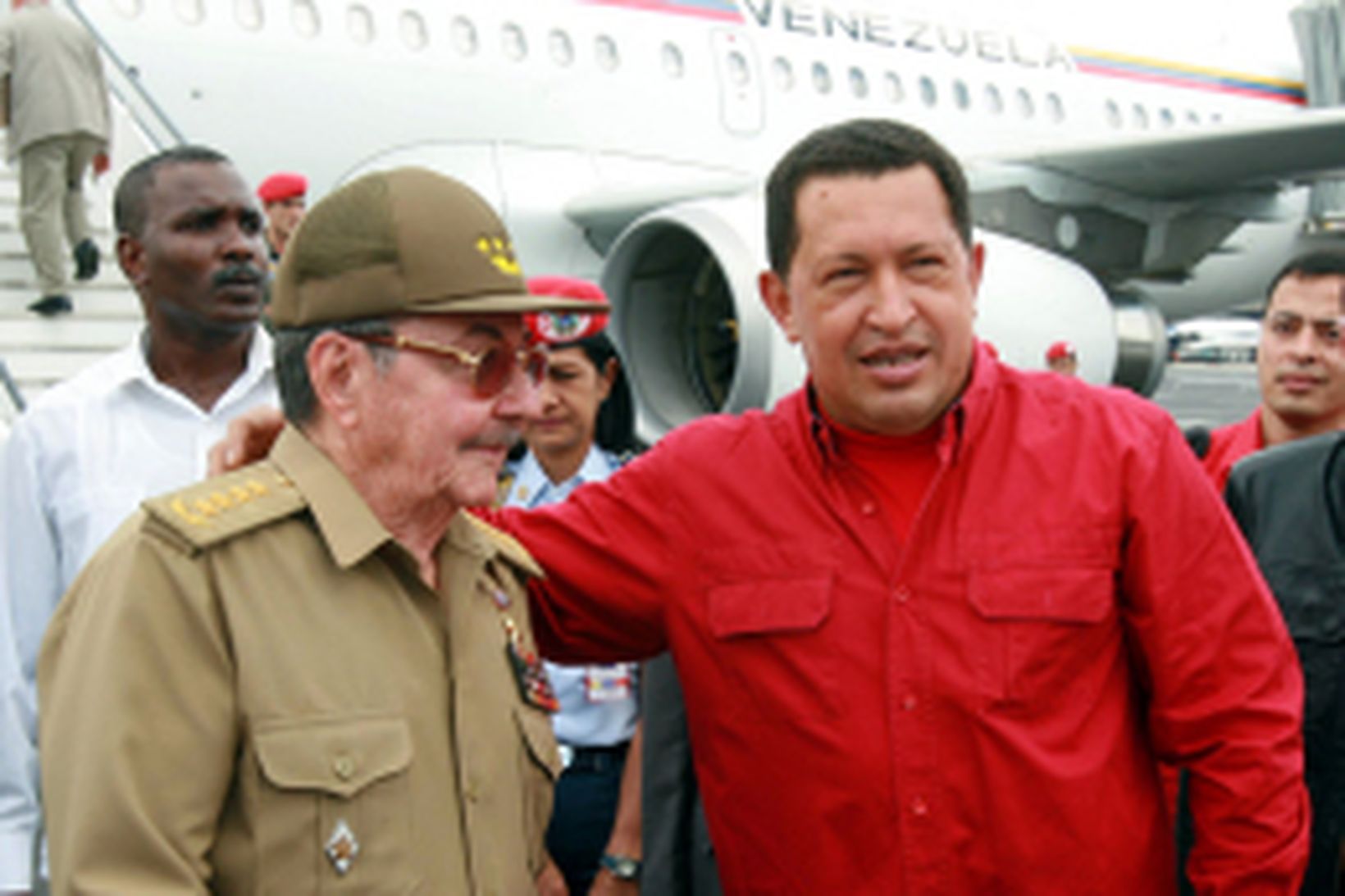 Raúl Castro og Hugo Chavez, þegar sá síðarnefndi kom til …