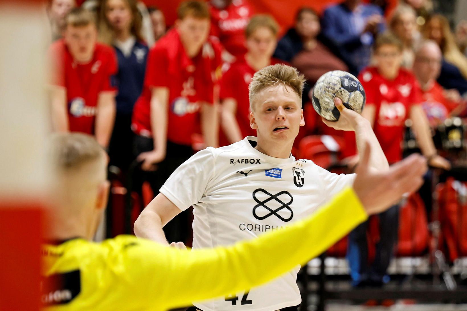 Á leið í meistaranám og hættir hjá FH