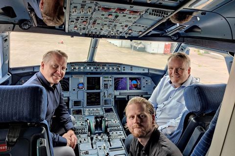From left to right Halldór Guðfinnsson, Andri Geir Eyjólfsson and Friðrik Ottesen preparing TF-AEW for its first flight on the new AOC.