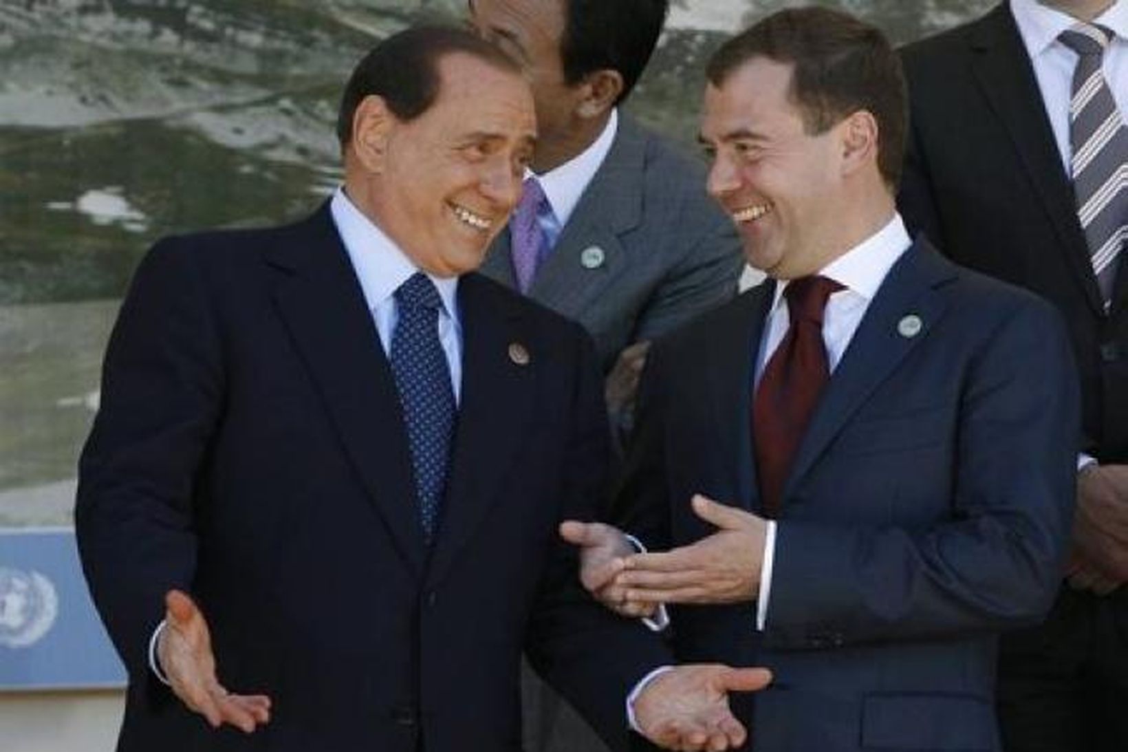 Berlusconi og Medvedev. Sá fyrrnefndi heldur að sögn umtalsvert upp …