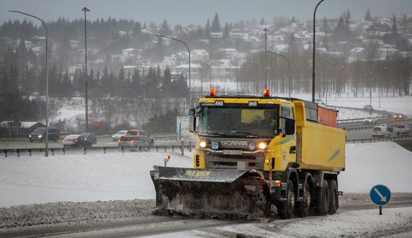 Þung færð á Reykjanesbraut