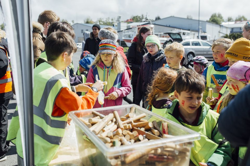 Dorguðu við Flensborgarbryggju