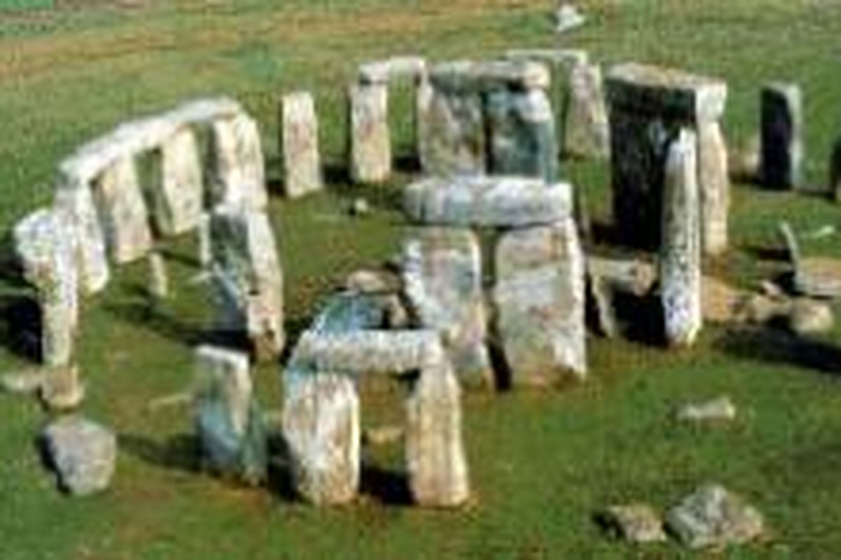 Stonehenge minjarnar eru á heimsminjaskrá UNESCO og friðaðar með breskum …