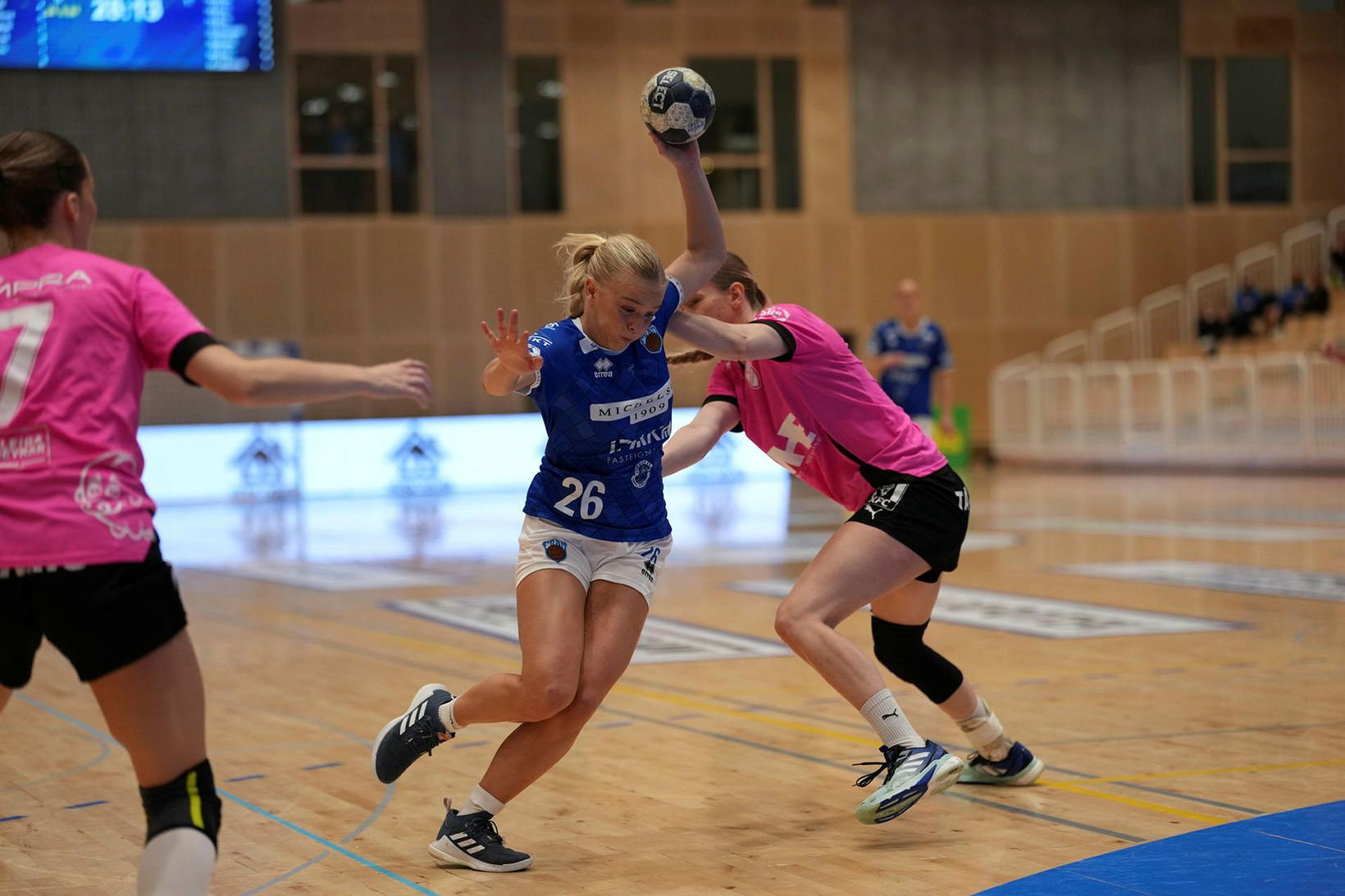 Fram kreisti fram sigur í spennuleik