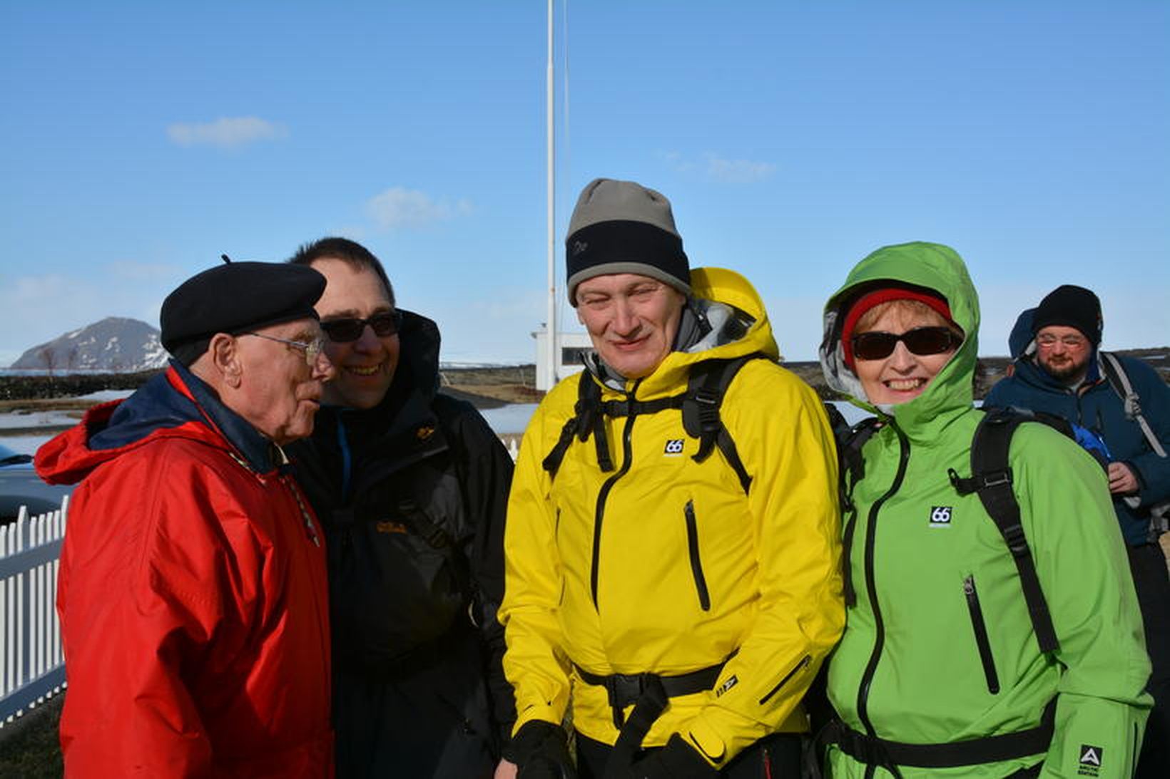 Snæbjörn Pétursson, Jóhann Gestsson, Steinar Sigurðsson, Hafdís Finnbogadóttir að leggja …