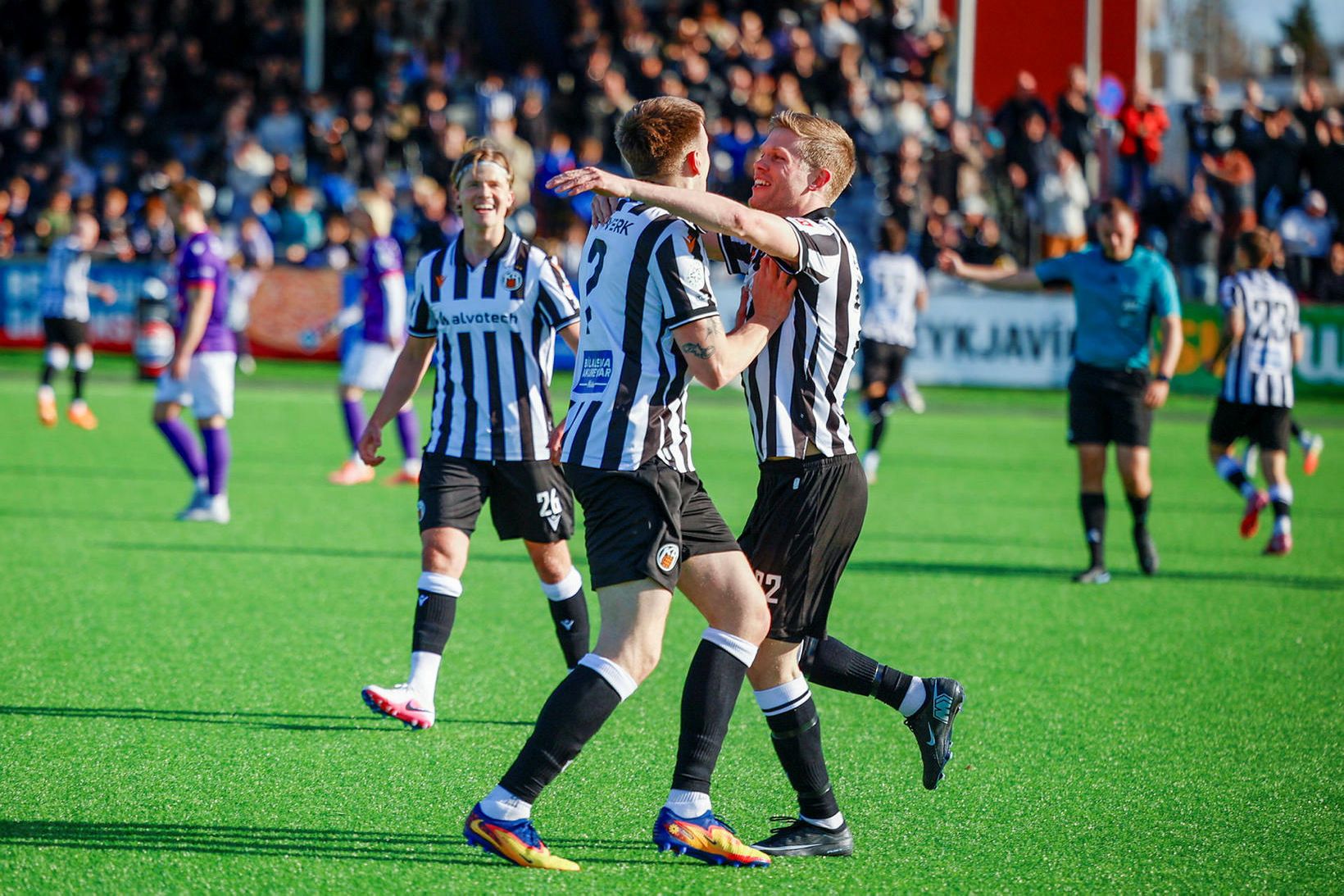 KR-ingar að rassskella Eyjamenn