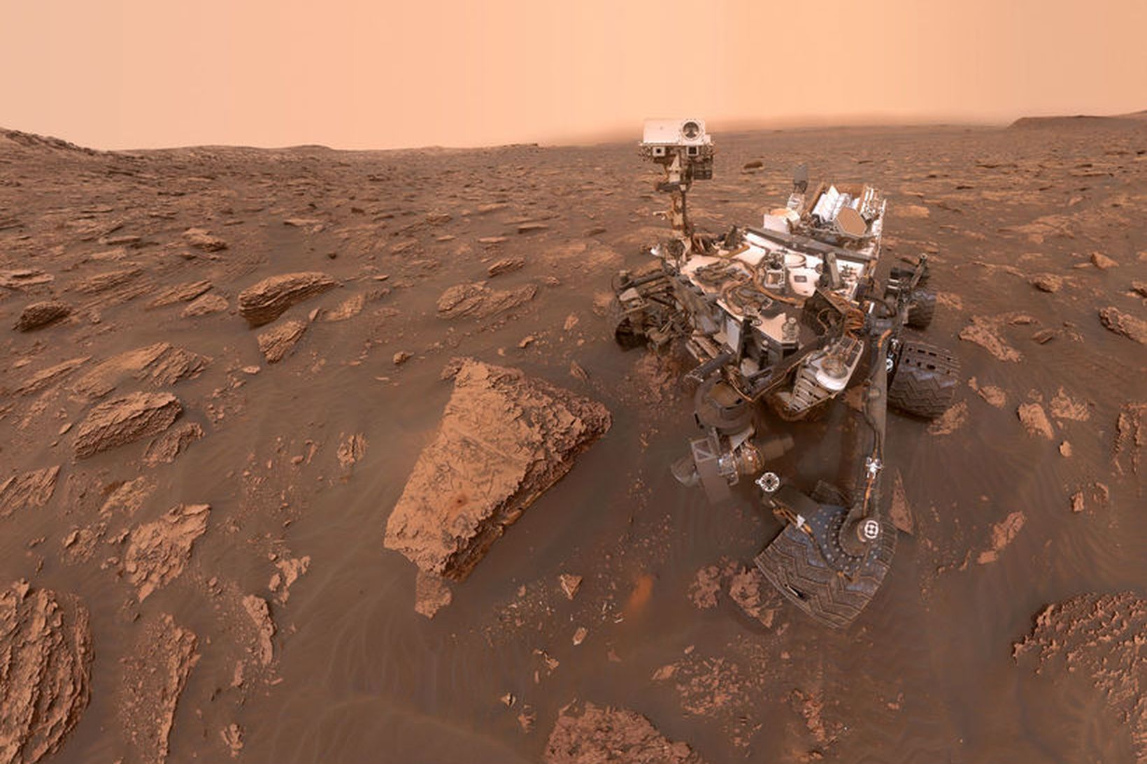 Curiosity, nýrra Mars-vélmenni Nasa, kann að taka sjálfsmyndir. Þessi sjálfa …