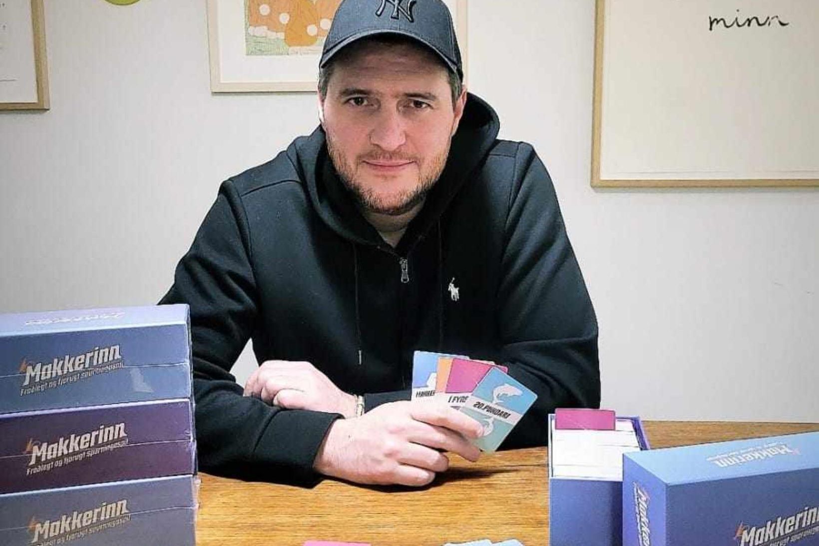 Mikael með borðspilið sem hann sendir frá sér fyrir jólin. …