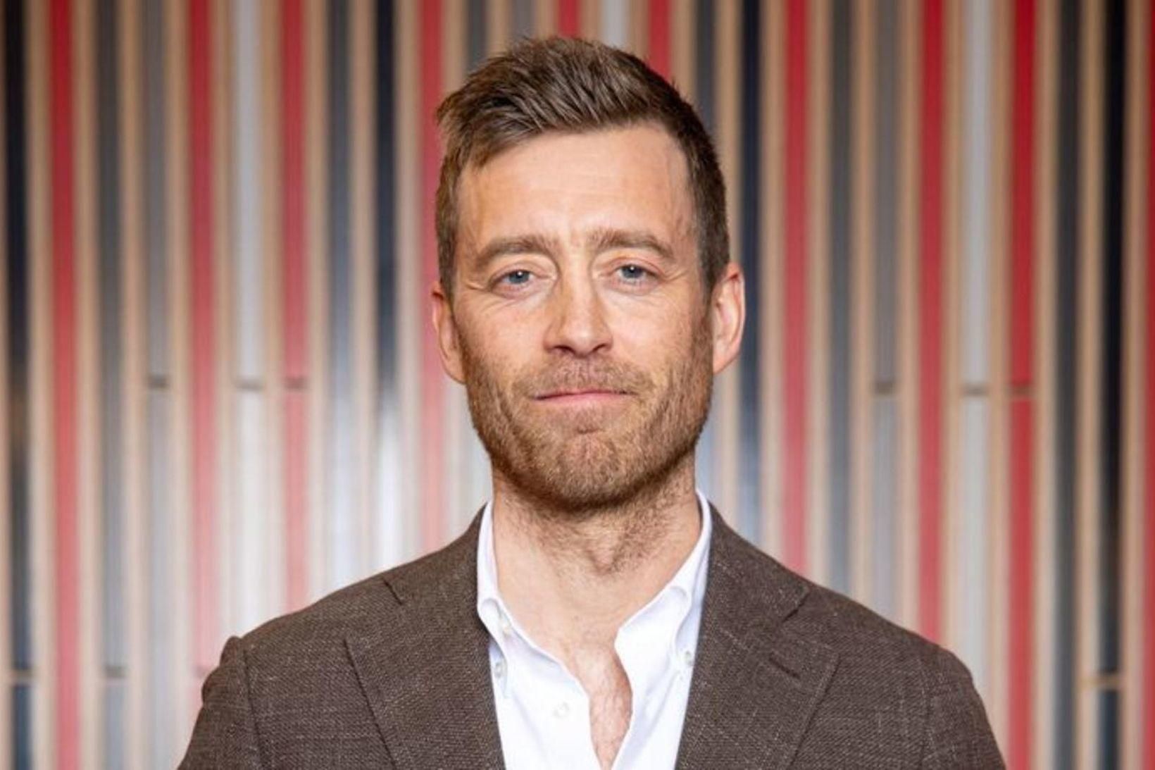 Jón bjó í öðru landi þegar hann féll fyrir Hildi