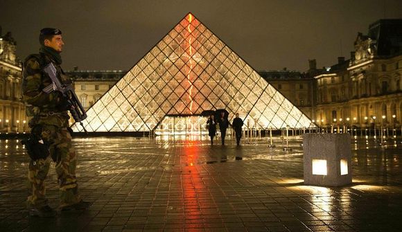 Viðbúnaður við Louvre