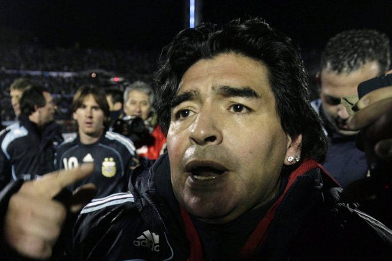Þungu fargi var létt af Diego Maradona eftir sigurinn á …
