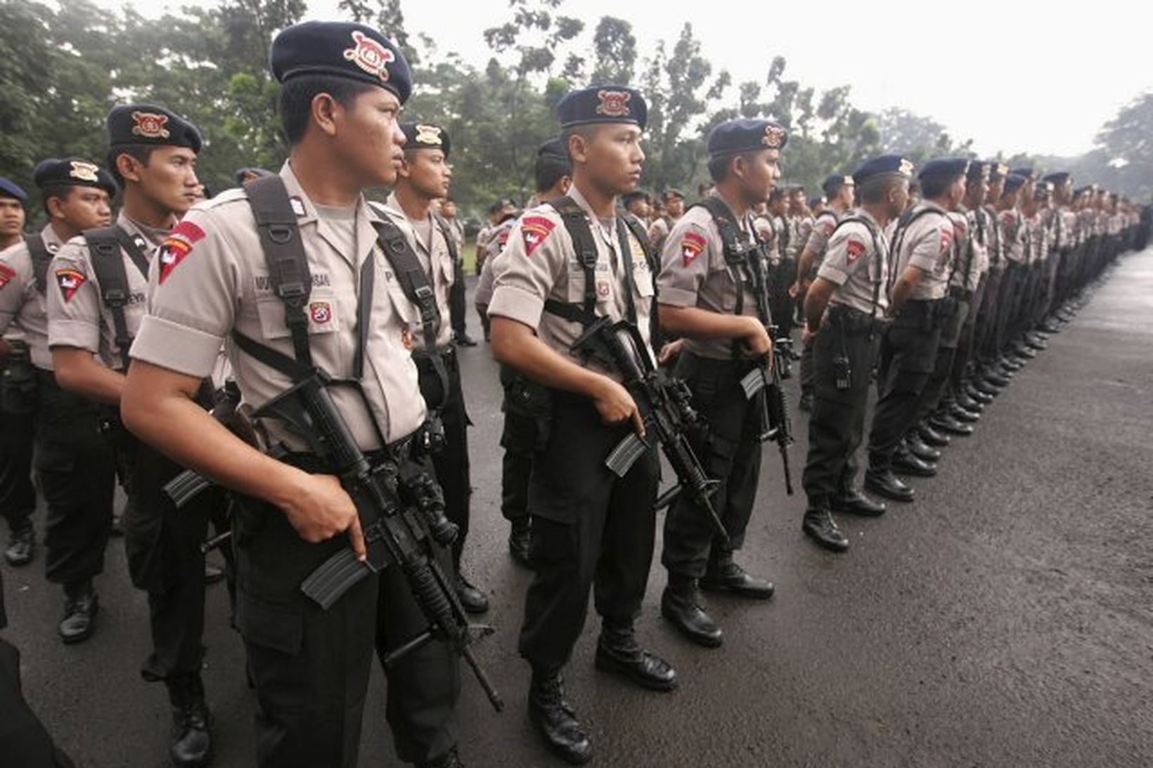 Lögregla í Jakarta var með mikinn viðbúnað vegna kyndilhlaupsins sem …