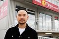 Brugðið Aroni Quan og fleiri fasteignaeigendum var brugðið þegar þeir áttuðu sig á því að fasteignir þeirra væru í reynd orðnar verðlausar.