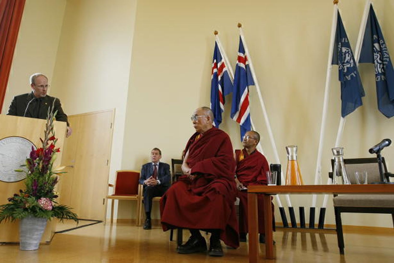 Dalai Lama er nú staddur í Háskóla Íslands, á samkomu …