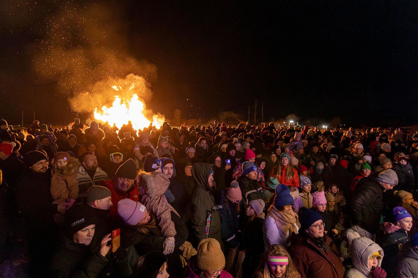 Íbúar fjölmenntu á þrettándagleði í Grafarvogi.