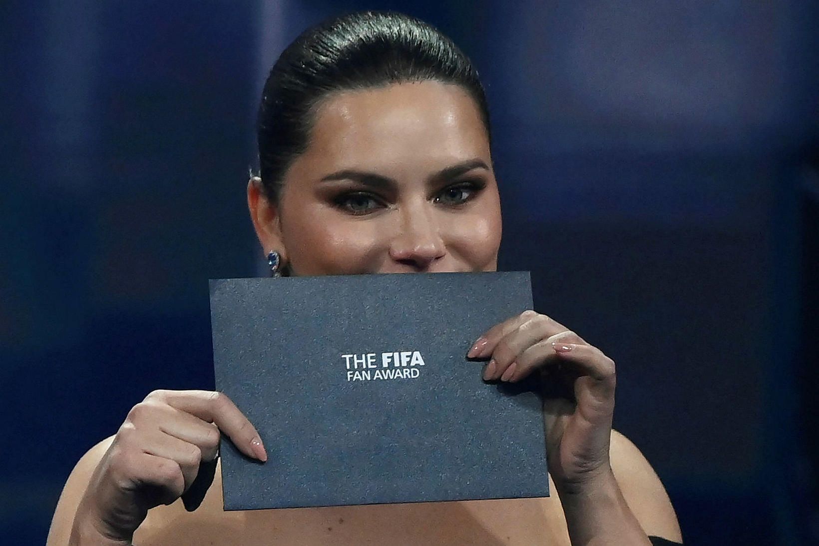 Adriana Lima var mætt á verðlaunaafhendingu hjá FIFA í vikunni.