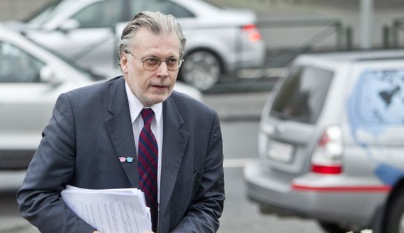 Segir ESB vilja Íslendinga niður á hnén