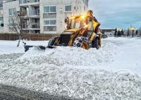 Snjóruðningur í Reykjavík eftir óveðrið í lok jan 23