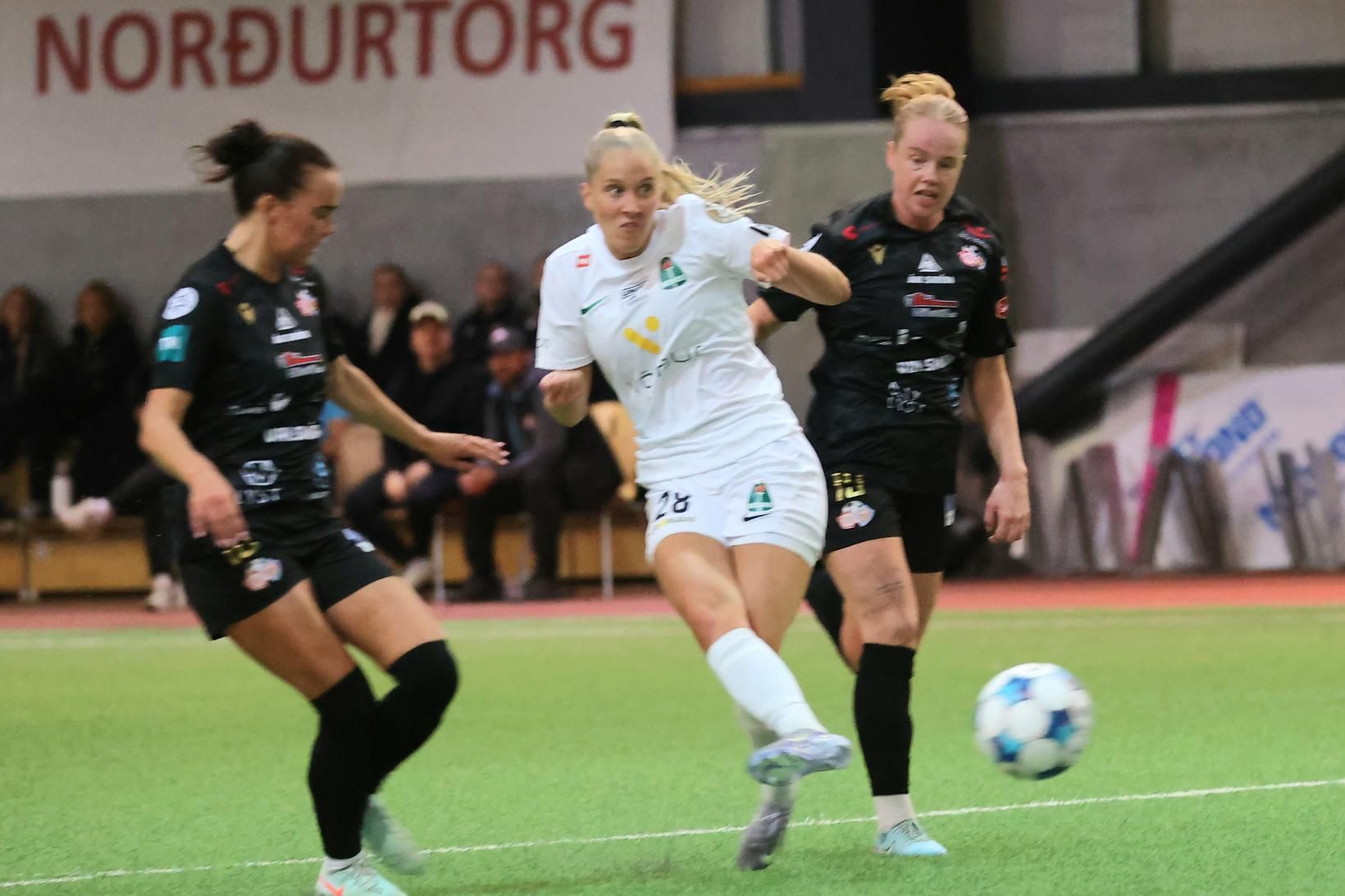 Birta Georgsdóttir kemur Breiðabliki yfir í dag.