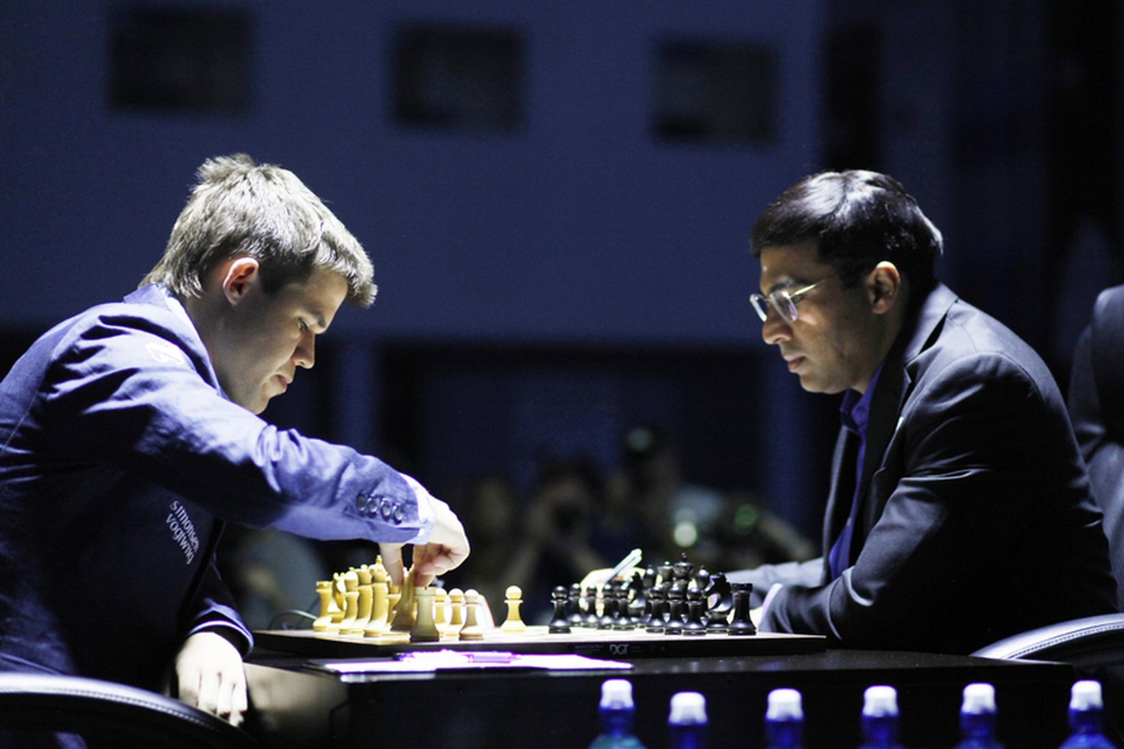 Magnús Carlsen og Visw­an­ath­an Anand teldu í Sochi í Rússlandi.