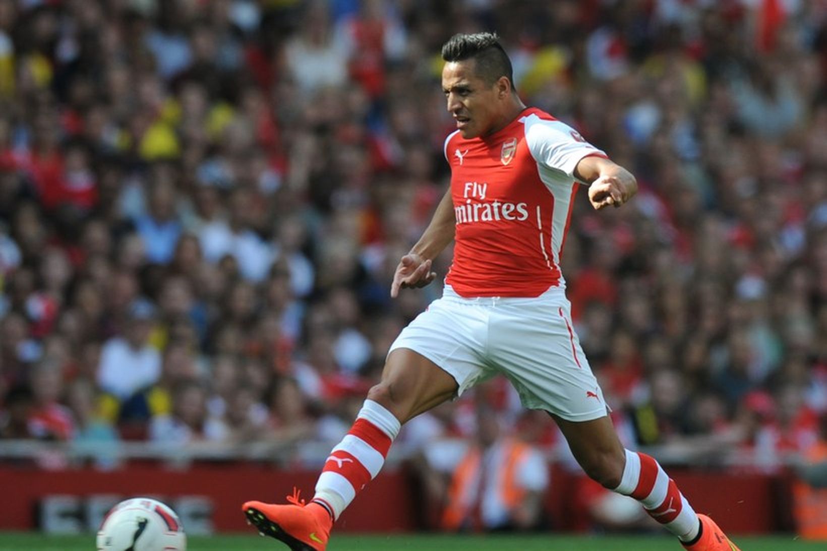 Alexis Sanchez skoraði tvö glæsileg mörk fyrir Arsenal gegn Manchester …