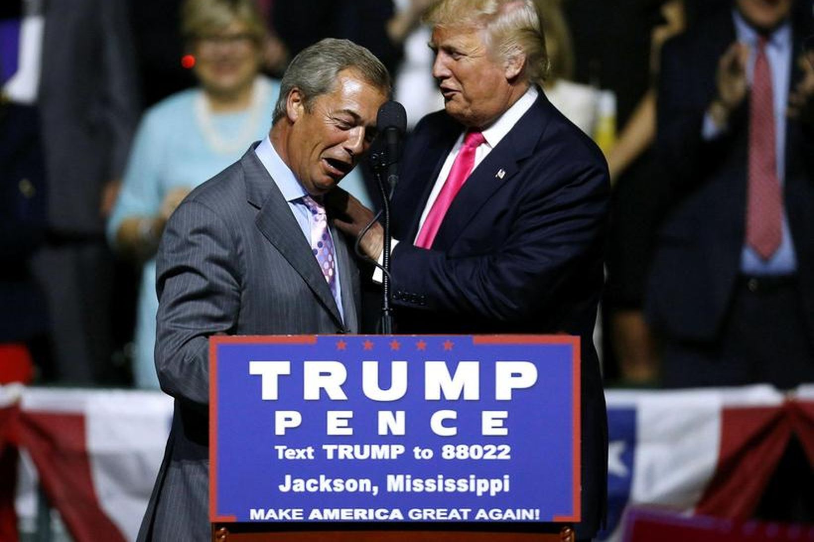 Vel fór á með Nigel Farage (t.v.) og Donald Trump …