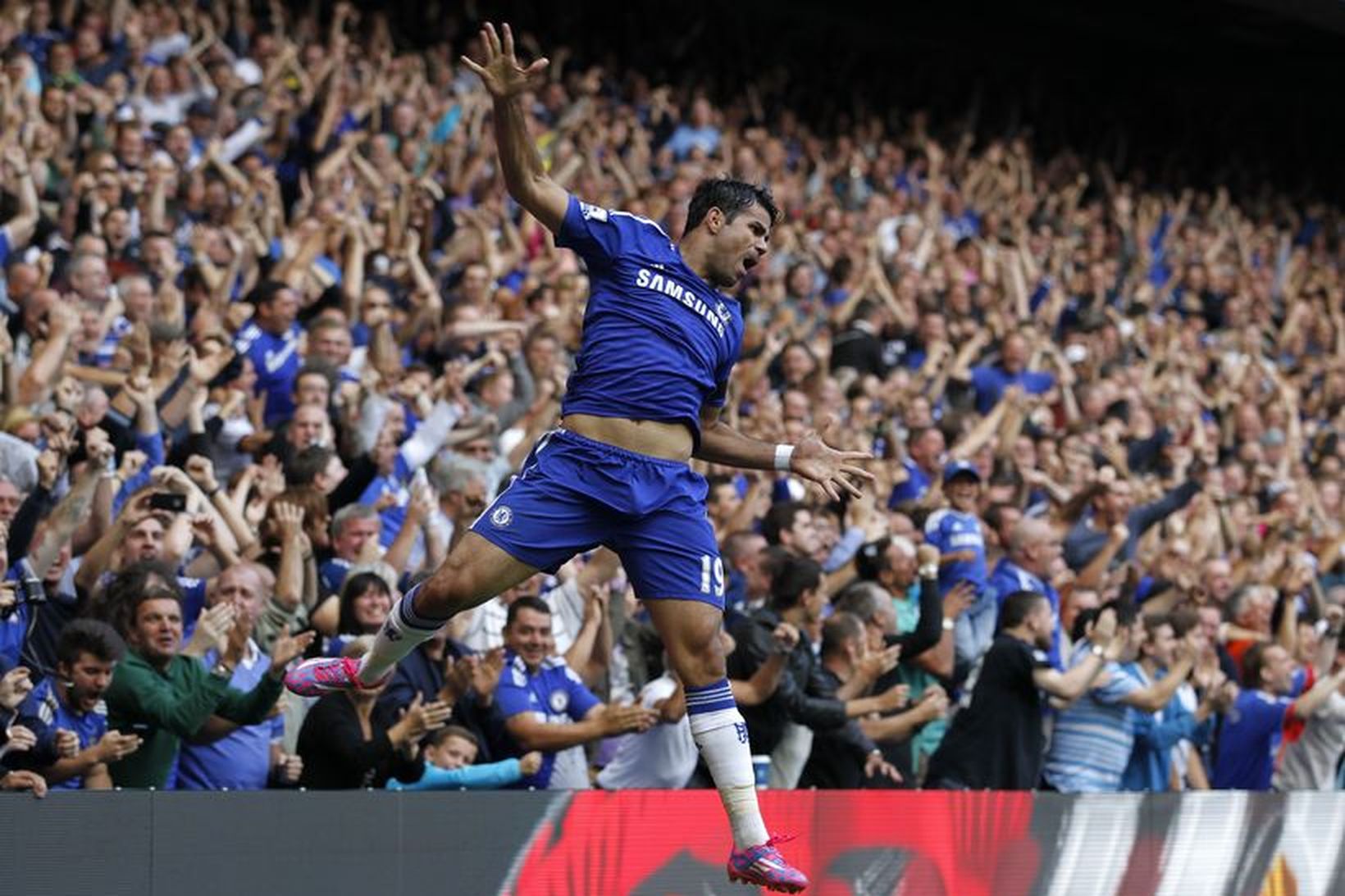 Diego Costa hefur fallið vel í kramið hjá stuðningsmönnum Chelsea …