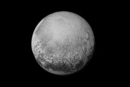 Mynd sem New Horizons tók af Plútó laugardaginn 11. júlí.