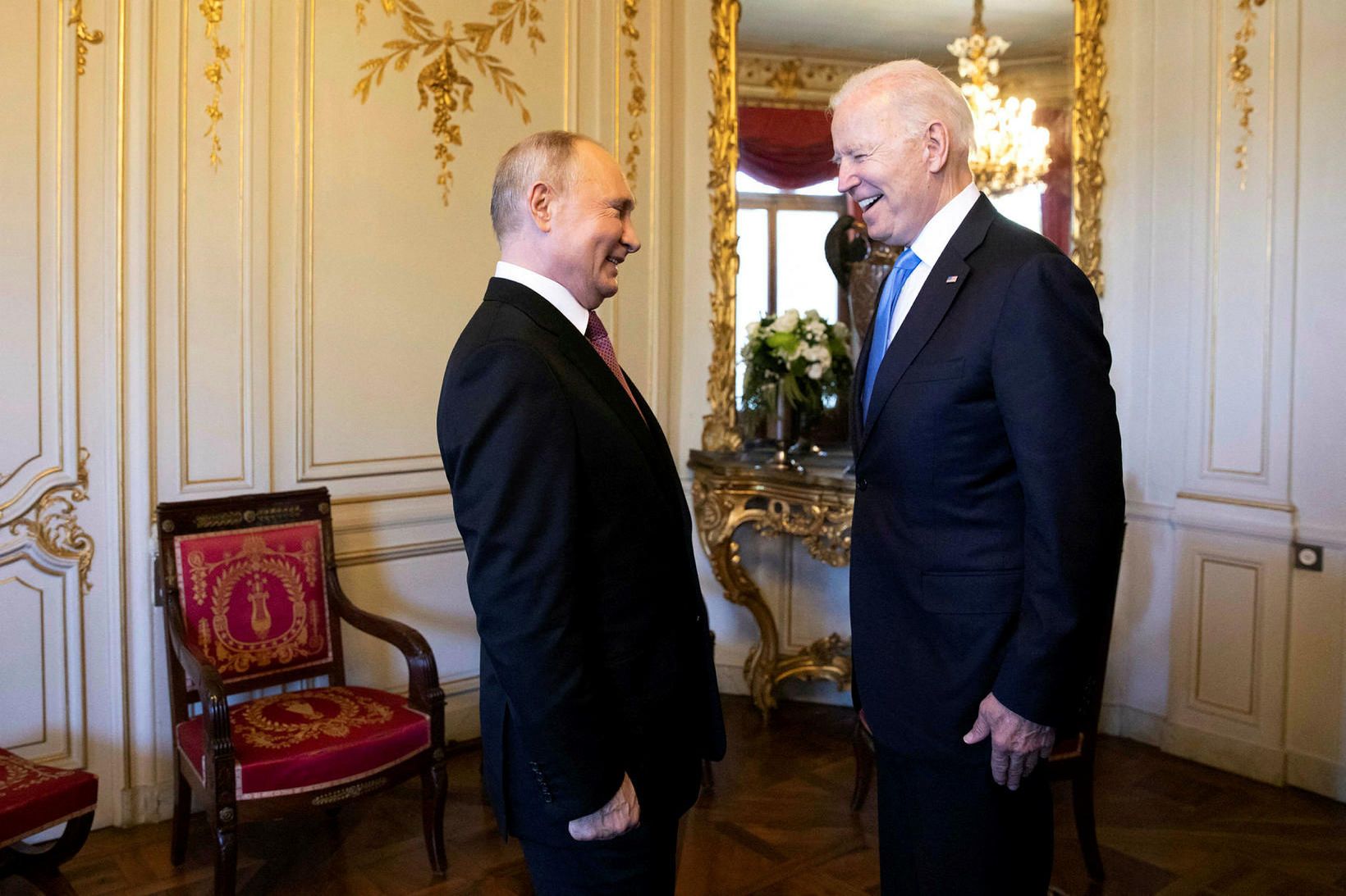 Joe Biden og Vladimir Pútín rétt fyrir fundinn.